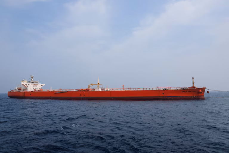 Oil whipsaws as traders weigh Iran de-escalation report against prolonged Hormuz closure