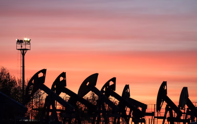 Oil Prices Steady Near Recent Highs, Eyeing Weekly Advance Over Middle East Risk